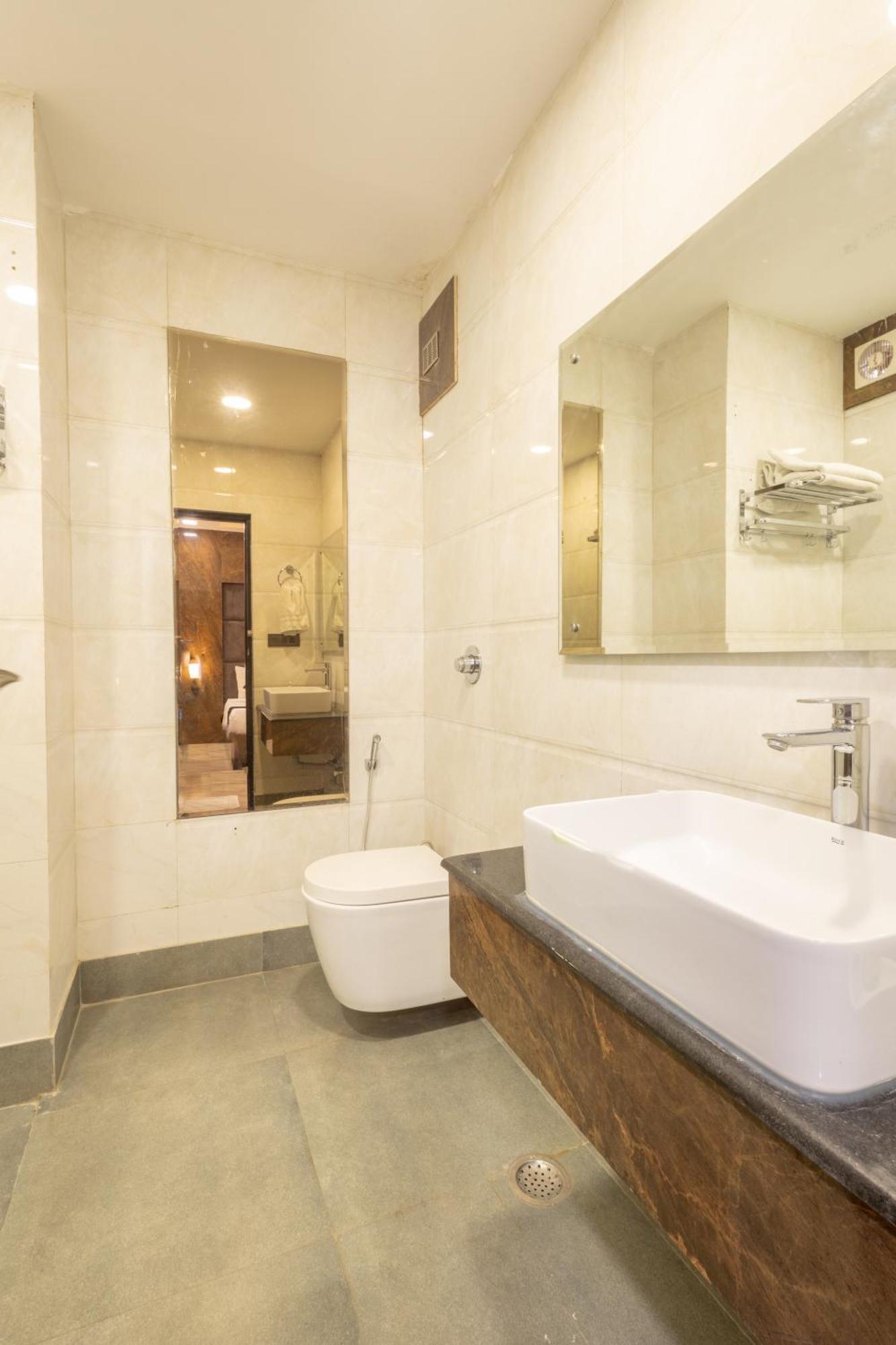 Hotel Cosmo Near Blk Hospital Karol Bagh Delhi  Bagian luar foto