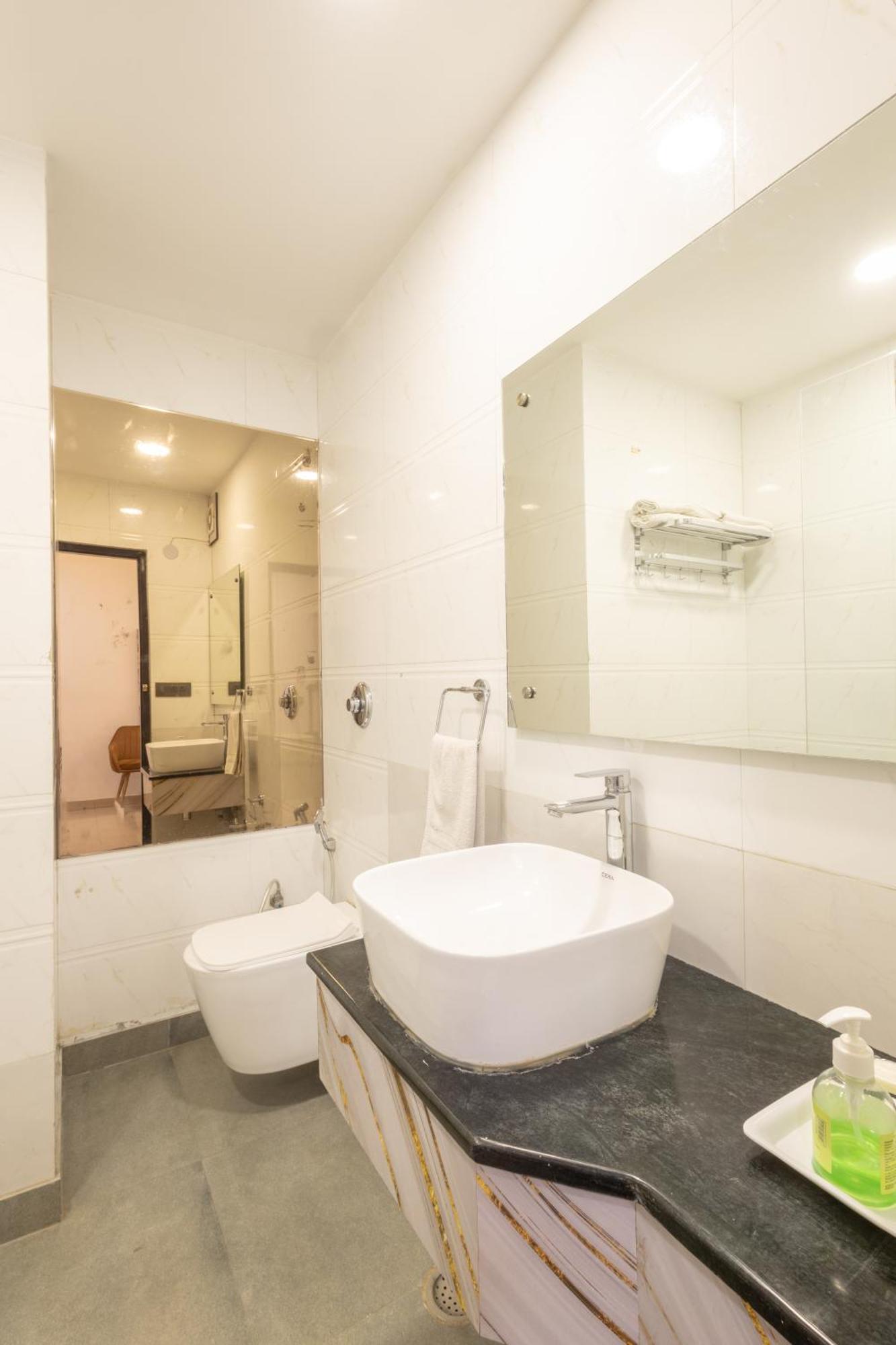 Hotel Cosmo Near Blk Hospital Karol Bagh Delhi  Bagian luar foto