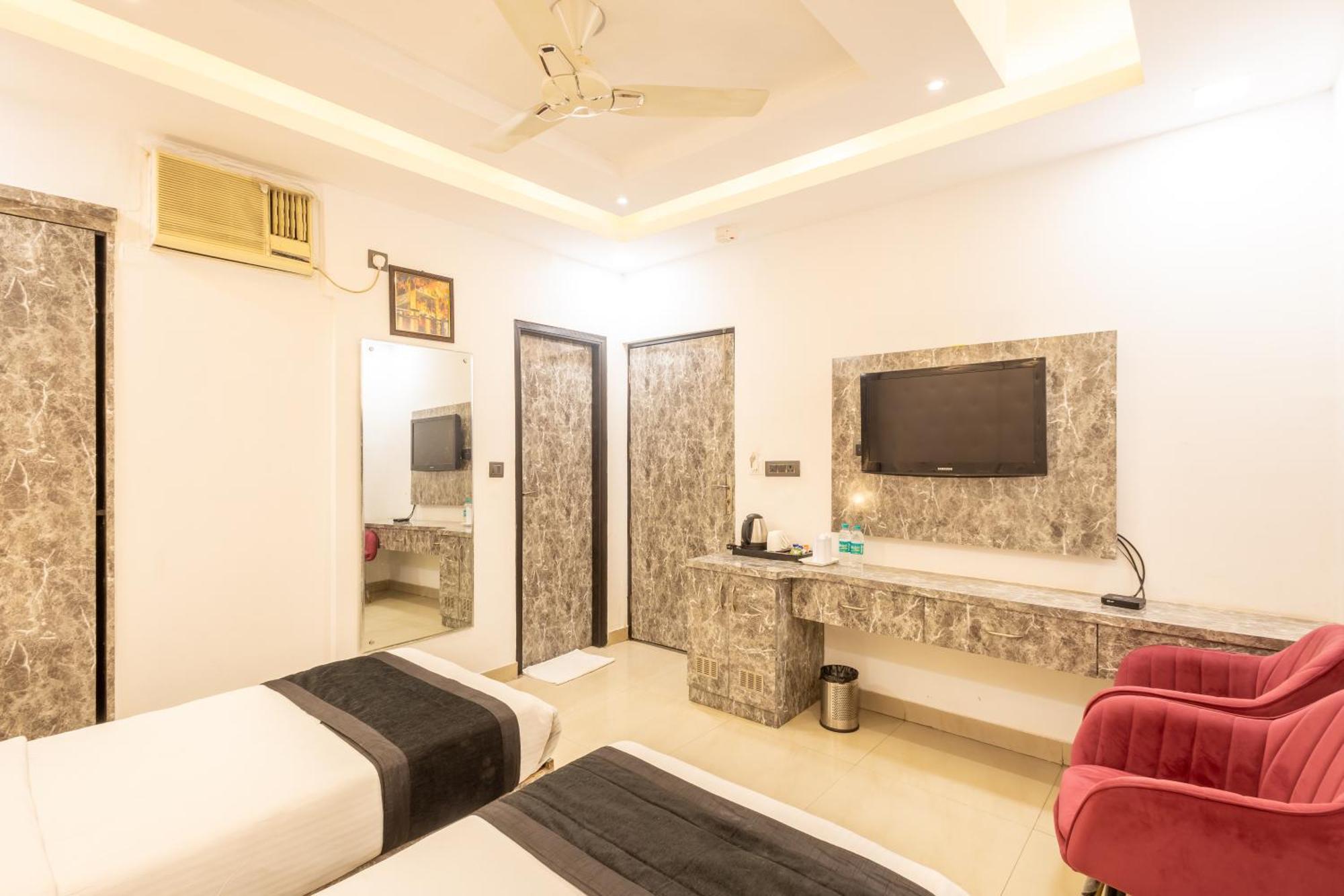 Hotel Cosmo Near Blk Hospital Karol Bagh Delhi  Bagian luar foto