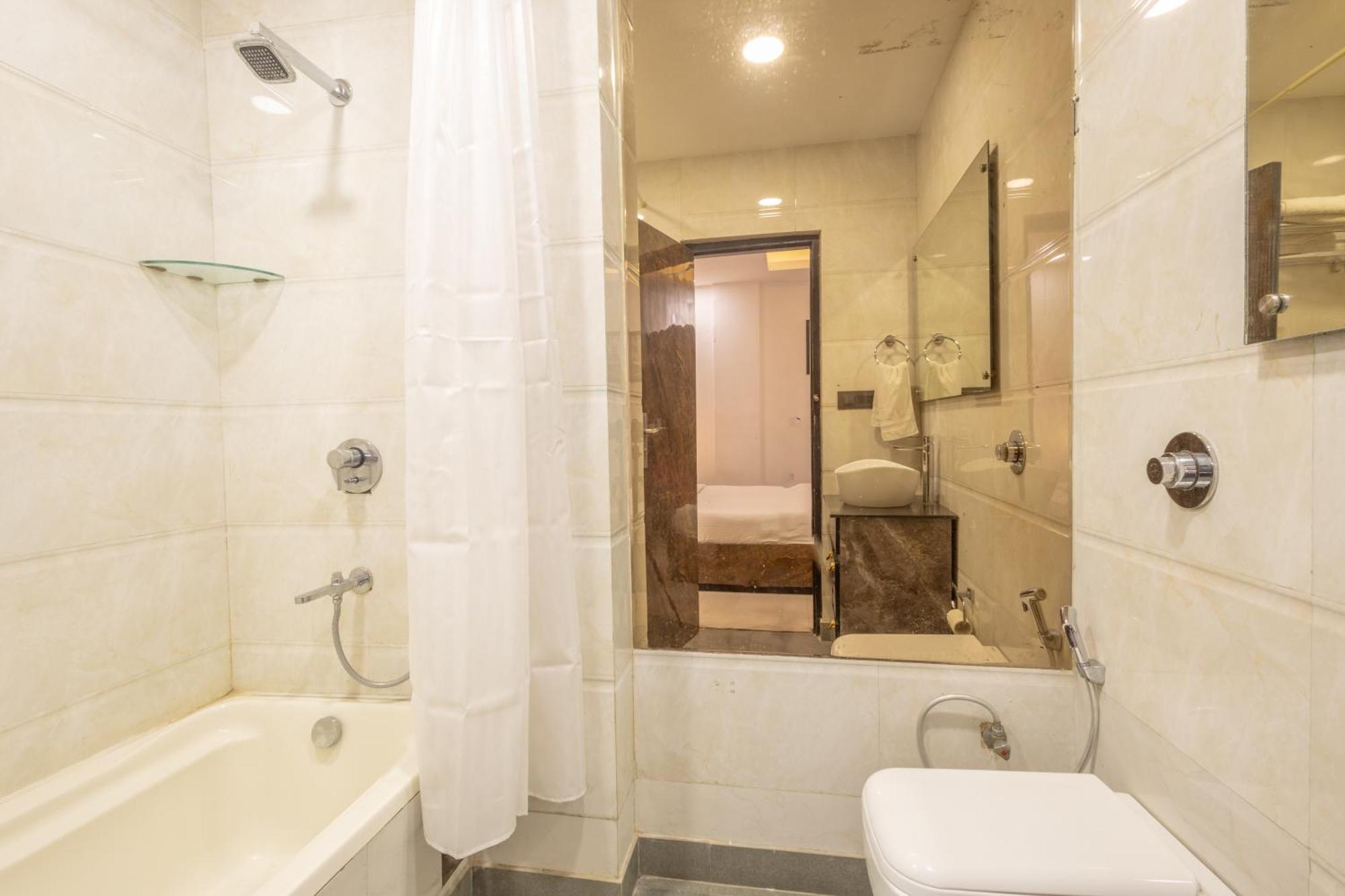 Hotel Cosmo Near Blk Hospital Karol Bagh Delhi  Bagian luar foto