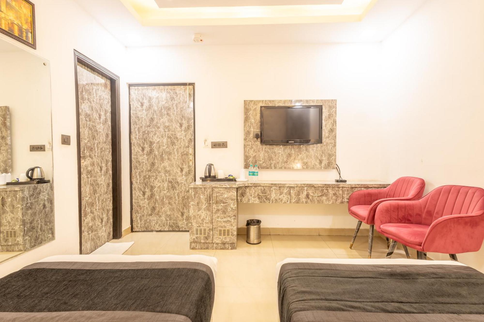 Hotel Cosmo Near Blk Hospital Karol Bagh Delhi  Bagian luar foto