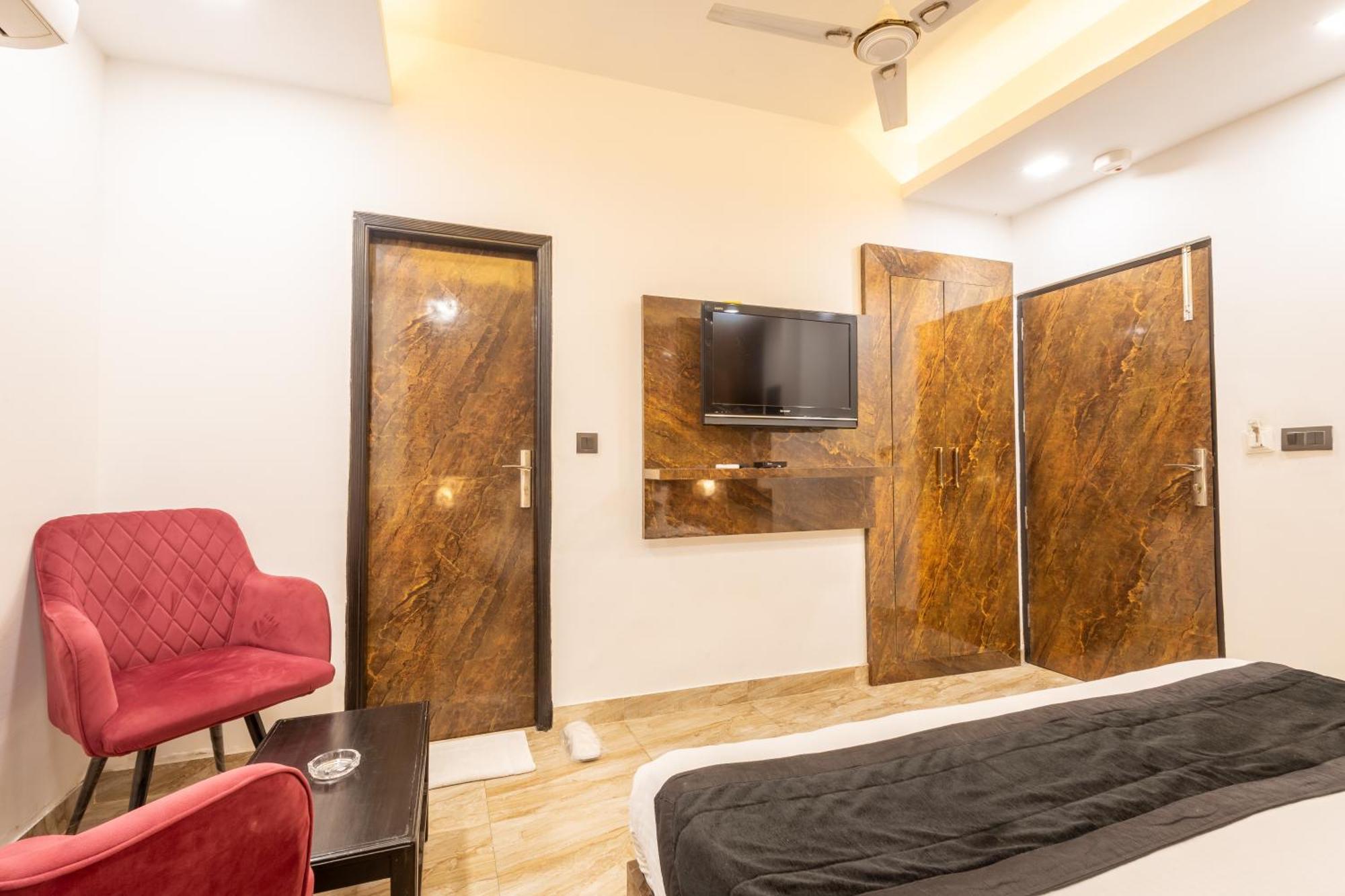 Hotel Cosmo Near Blk Hospital Karol Bagh Delhi  Bagian luar foto